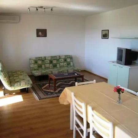 Διαμέρισμα Nette Mit Whirlpool Und Garten By Interhome *