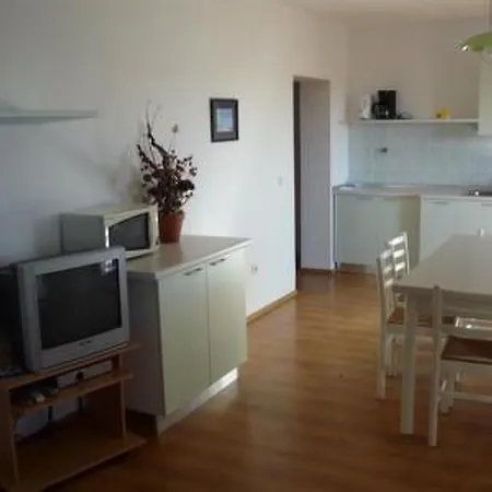 Appartement Nette Mit Whirlpool Und Garten By Interhome *