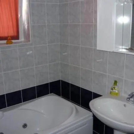 Appartement Nette Mit Whirlpool Und Garten By Interhome
