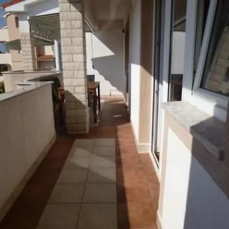 Nette Mit Whirlpool Und Garten By Interhome Barbat na Rabu