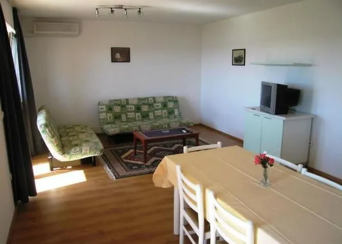 Διαμέρισμα Nette Mit Whirlpool Und Garten By Interhome *