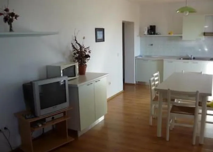 Διαμέρισμα Nette Mit Whirlpool Und Garten By Interhome *
