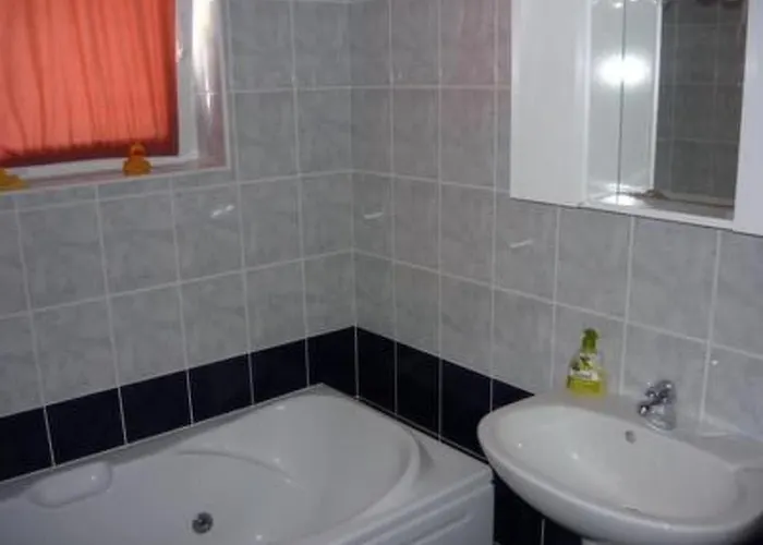 Διαμέρισμα Nette Mit Whirlpool Und Garten By Interhome