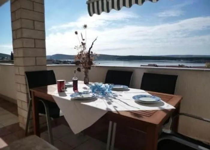 Διαμέρισμα Nette Mit Whirlpool Und Garten By Interhome *